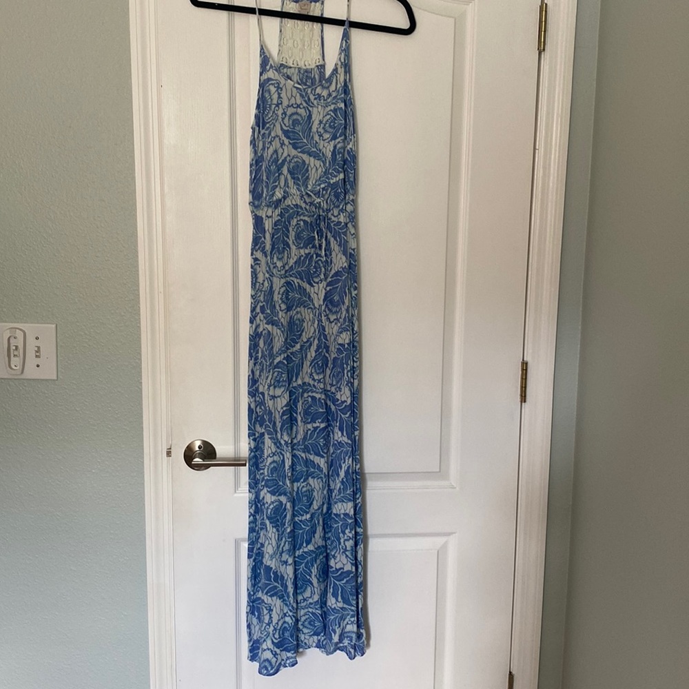 Beautiful light weight maxi dress perfect for the beach!